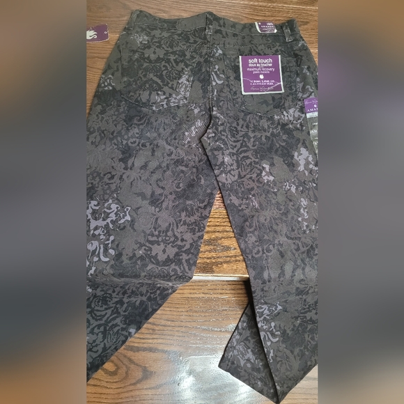 Gloria Vanderbilt Soft Touch Jeans - Picture 11 of 13